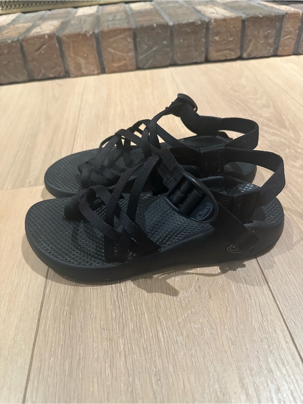 Chaco ZX/2 Classic Women’s 7 Black Strappy Toe Loop Sandals